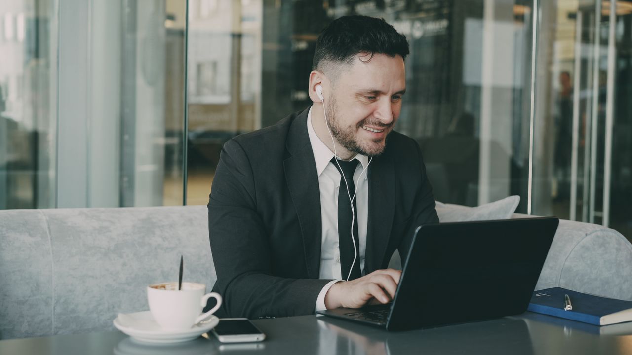 How to Prepare for an Online Job Interview (Complete Guide for 2026)